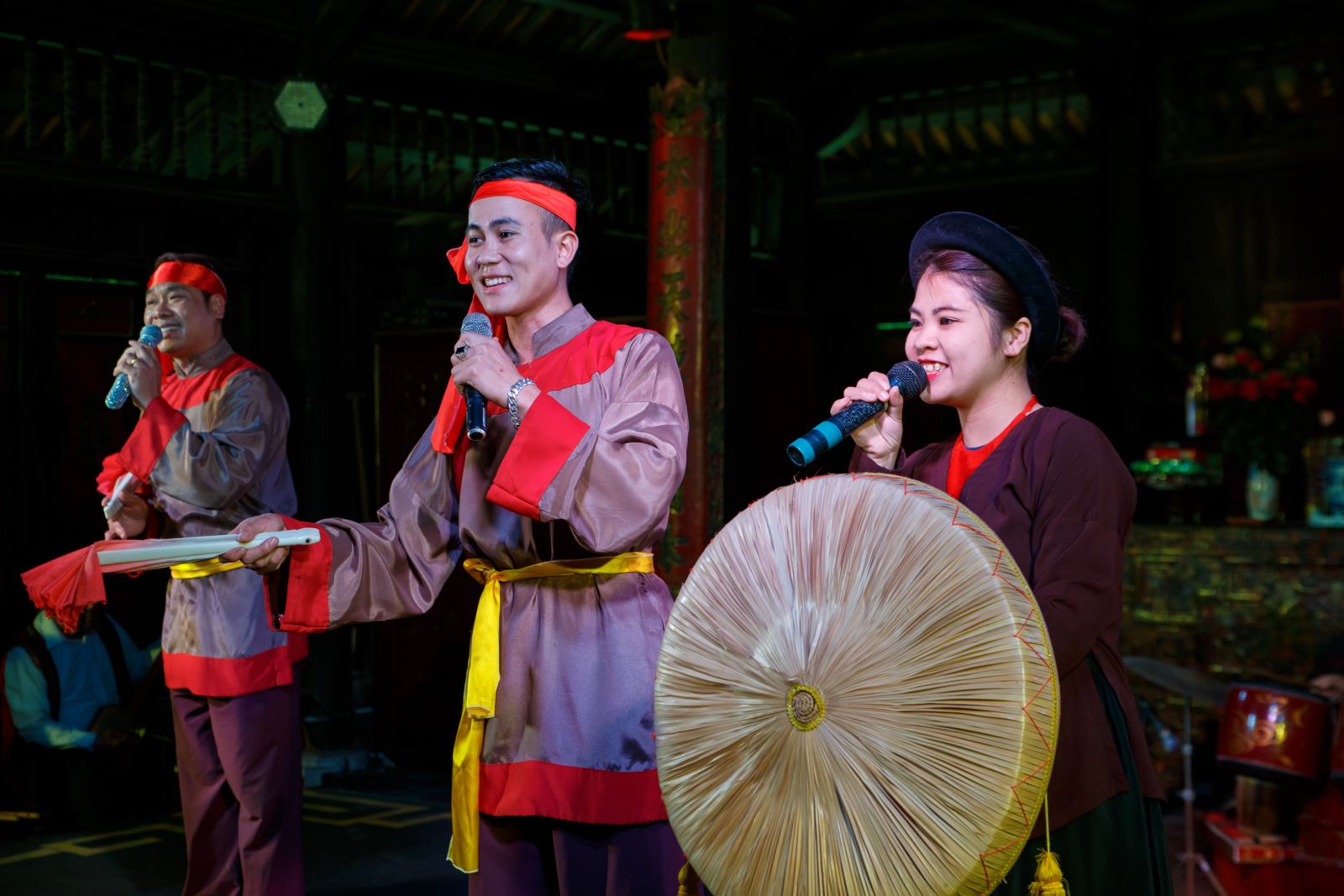 Thưởng thức múa rối nước, dân ca cổ truyền Việt Nam